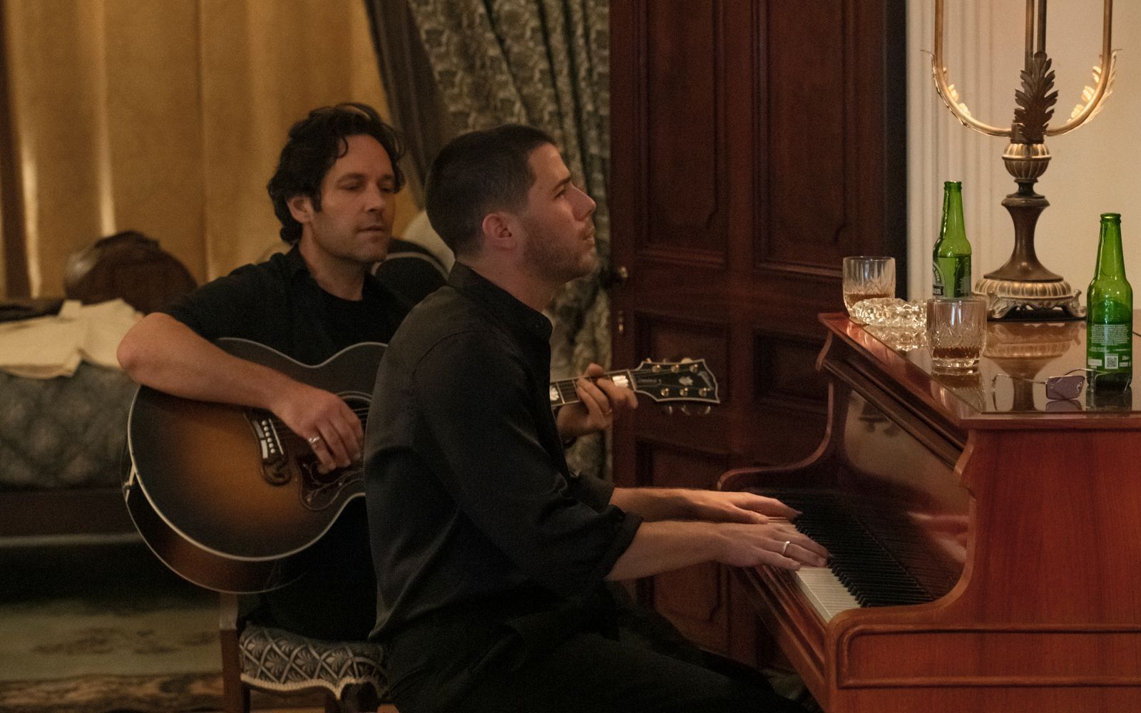 Zwei Männer mit Musik im Blut: Rick (Paul Rudd, links) und Danny (Nick Jonas) verstehen sich sofort. (Bild: Lionsgate/David Cleary)