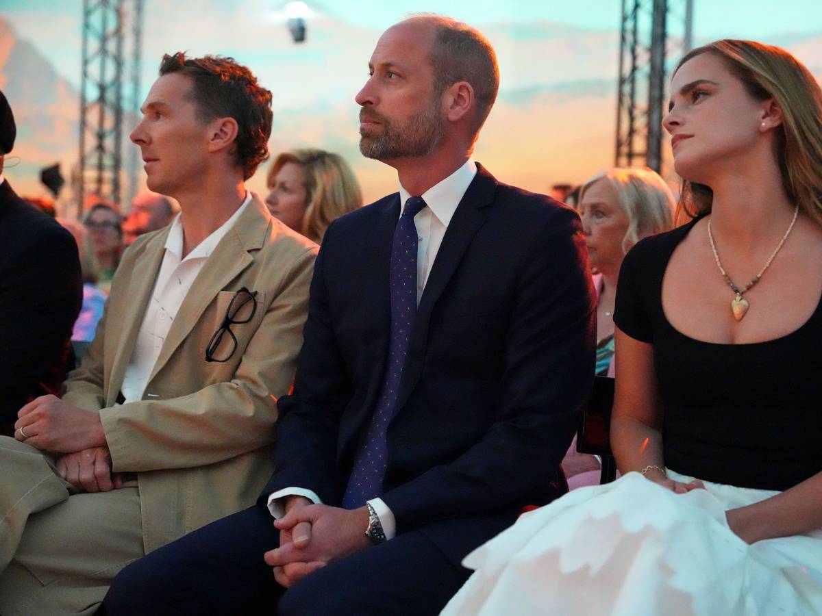 Der Prinz von Wales sitzt neben Emma Watson (r), als er an dem wegweisenden Wirtschaftsforum teilnimmt, zu dem globale Wirtschaftsführer im Rahmen der Initiative „United for Wildlife“ der Royal Foundation im Frameless im Zentrum Londons zusammengekommen sind – damit wird die London Climate Action Week eröffnet.