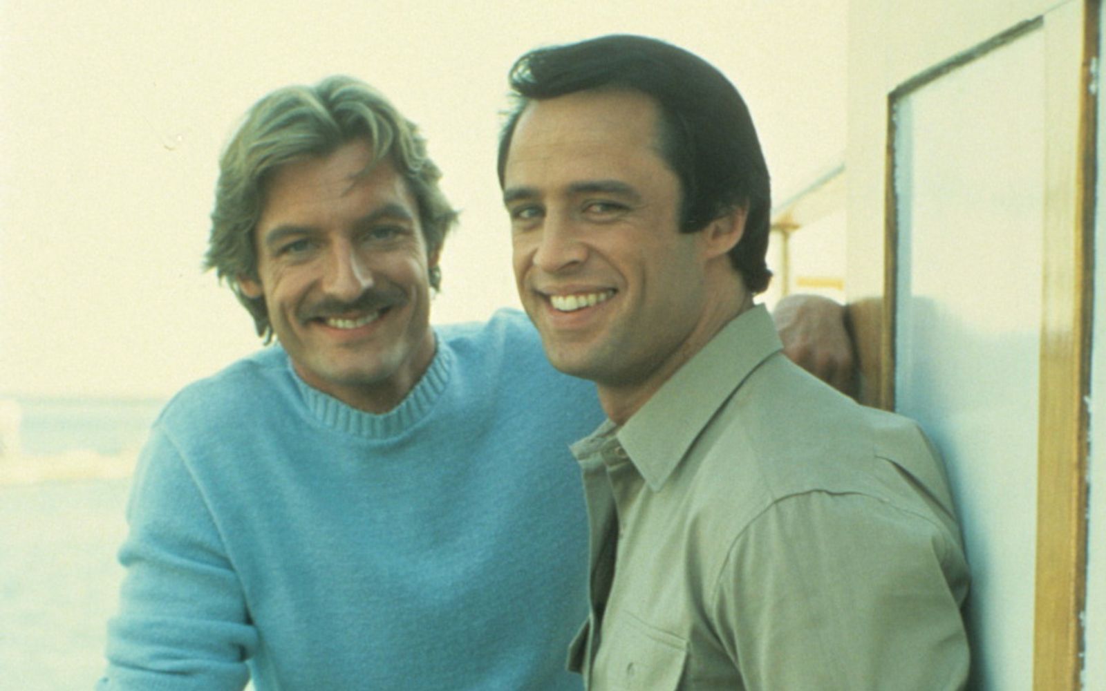Joe Penny (rechts) spielte das eine Faustpaar in „Trio mit vier Fäusten“, Perry King das andere.  (Bild: Universum Film)