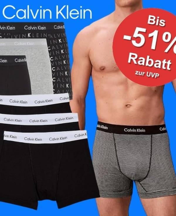 Calvin Klein Herren Boxershorts in verschiedenen Farben (Schwarz, Weiß, Rot, Navy, Grau) mit Amazon Prime Day Logo und rotem Rabatt-Sticker (-51% zur UVP) auf blauem Hintergrund.