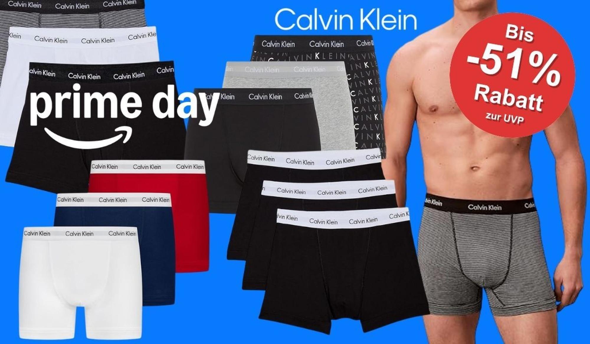 Calvin Klein Herren Boxershorts in verschiedenen Farben (Schwarz, Weiß, Rot, Navy, Grau) mit Amazon Prime Day Logo und rotem Rabatt-Sticker (-51% zur UVP) auf blauem Hintergrund.