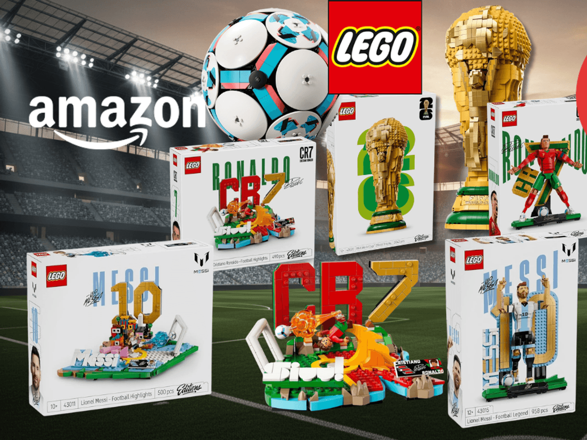 Collage mehrerer LEGO Editions Fußball-Sets im Amazon Sale vor Stadionhintergrund, darunter Mbappé Football Highlights (43013), Messi Football Highlights (43011), Cristiano Ronaldo Football Highlights (43012), Messi Football Legend (43015) sowie der goldene FIFA-WM-Pokal als LEGO-Modell – alle mit bis zu 33 Prozent Rabatt zur UVP.
