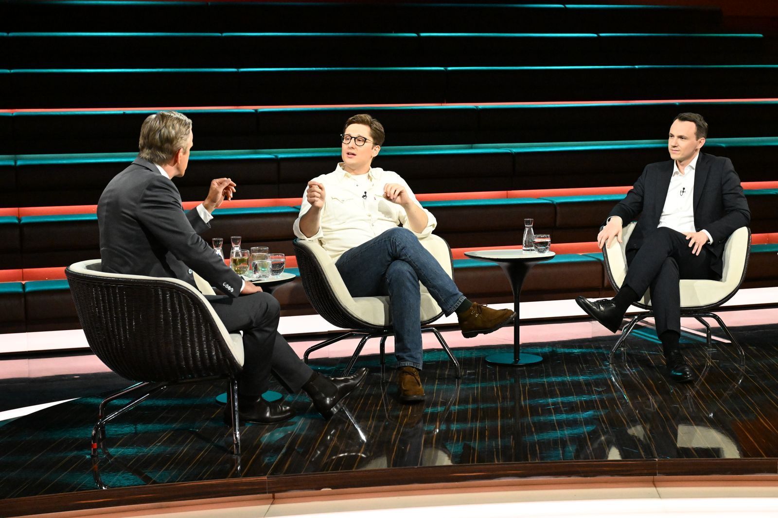 Während sich CDU-Politiker Pascal Reddig (rechts) für das Rentenkonzept starkmachte, argumentierte Philipp Türmer, dass es „ungerecht“ sei. (Bild: ZDF / Markus Hertrich)