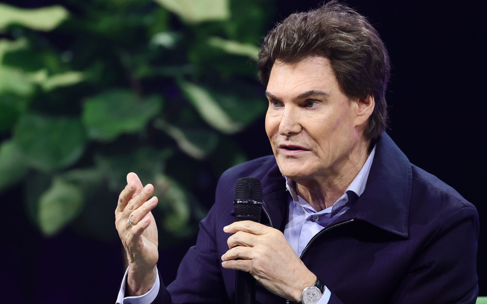 Carsten Maschmeyer hält es nicht für sinnvoll, bei hohen Temperaturen auf Anwesenheitspflichten zu beharren. (Bild: 2026 Getty Images/Andreas Rentz)