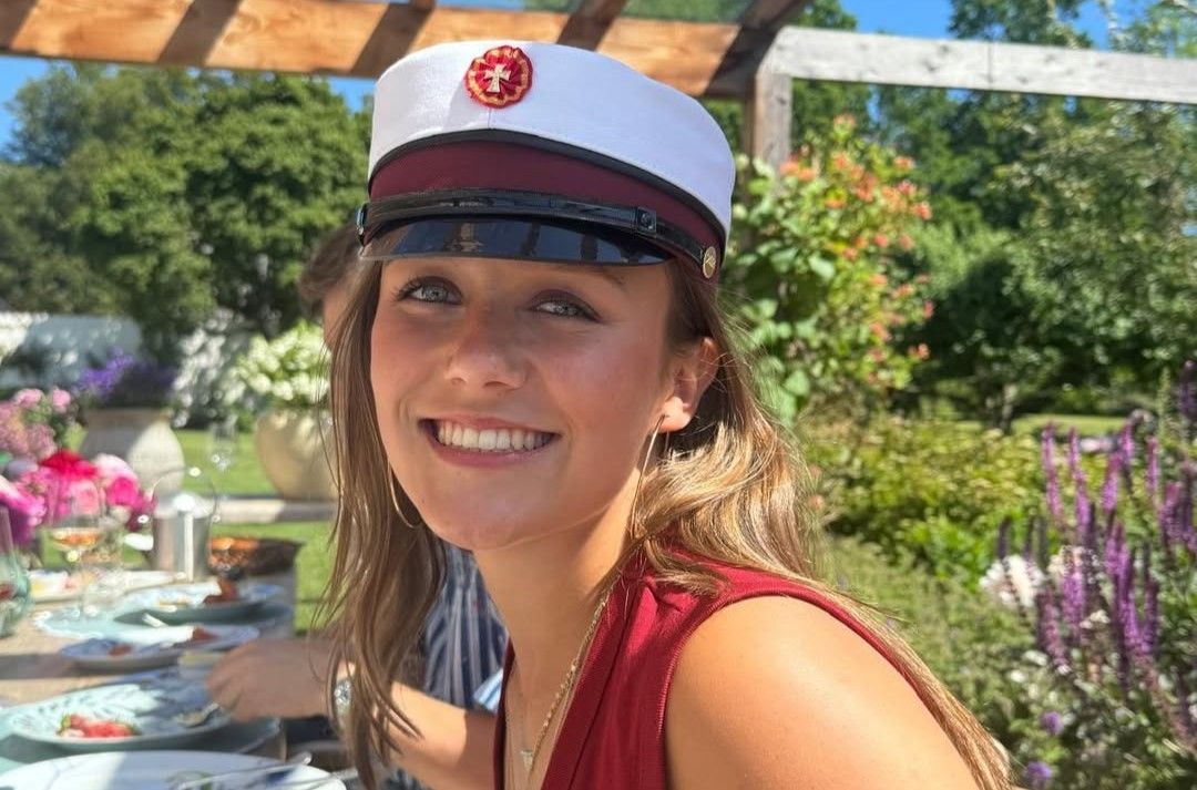 Prinzessin Isabella strahlt.