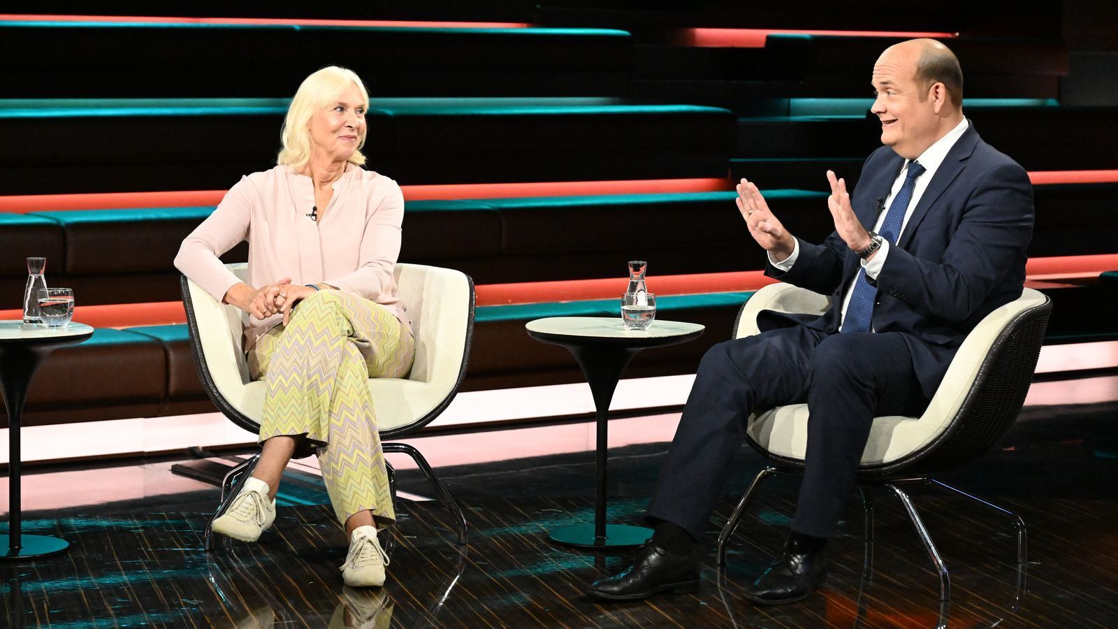 Journalist Robin Alexander erklärte, dass der Fußball für Politiker auch eine Art „Popularitätsressource“ sei. (Bild: Cornelia Lehmann / ZDF)
