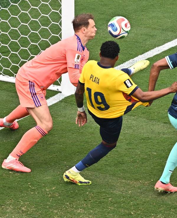 Gonzalo Plata (M, Ecuador) trifft zum 2:1.
