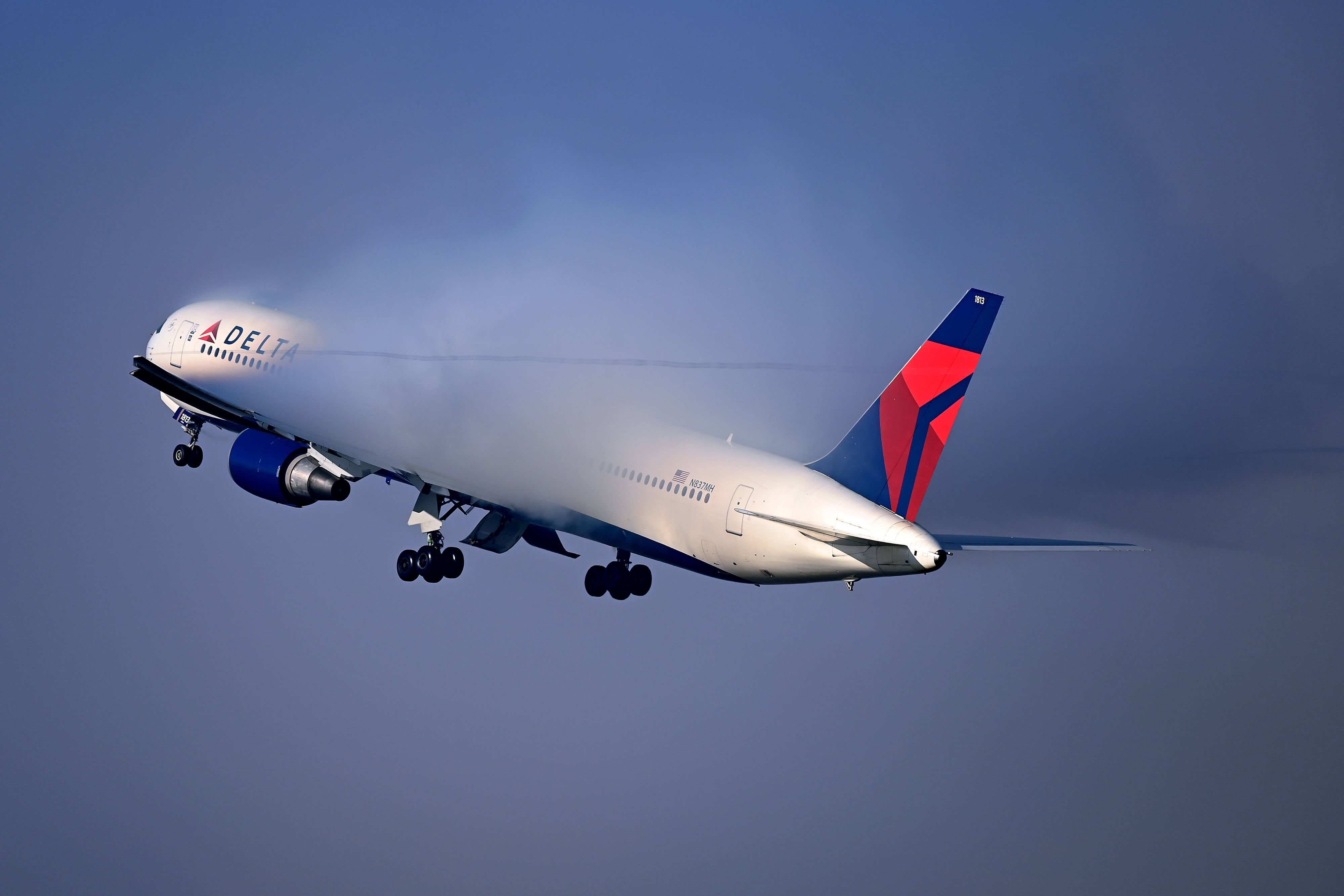Eine Boeing 767 der US-Fluggesellschaft im Flug.