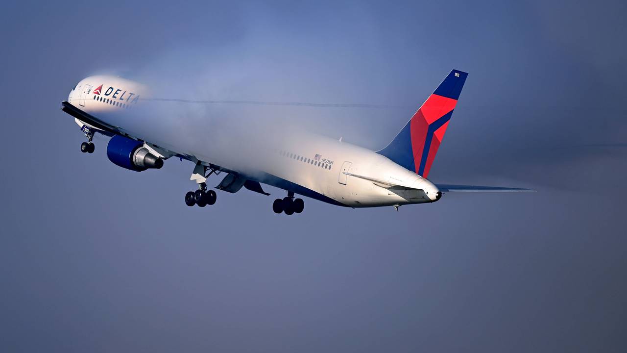 Eine Boeing 767 der US-Fluggesellschaft im Flug.