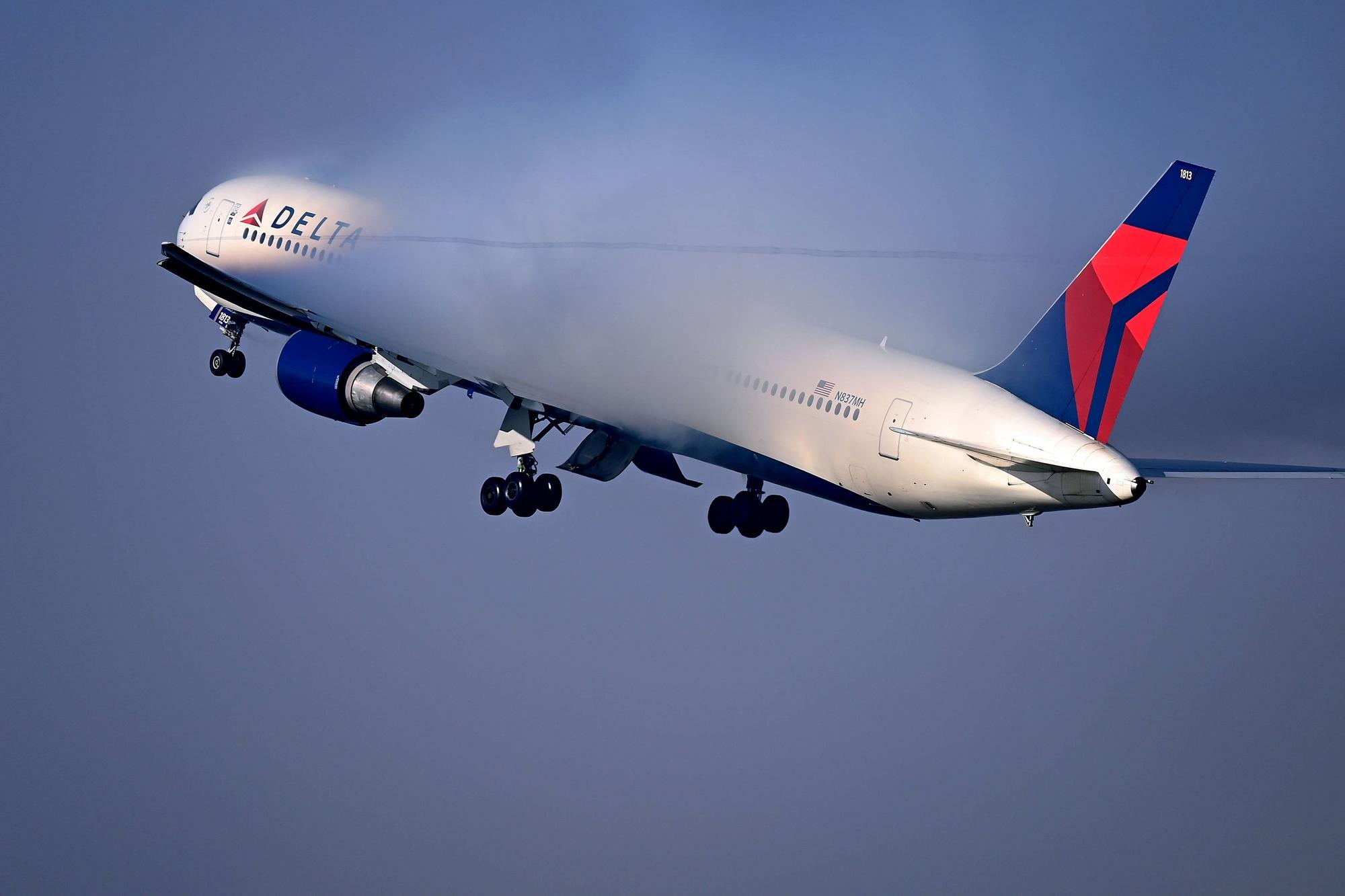 Eine Boeing 767 der US-Fluggesellschaft im Flug.