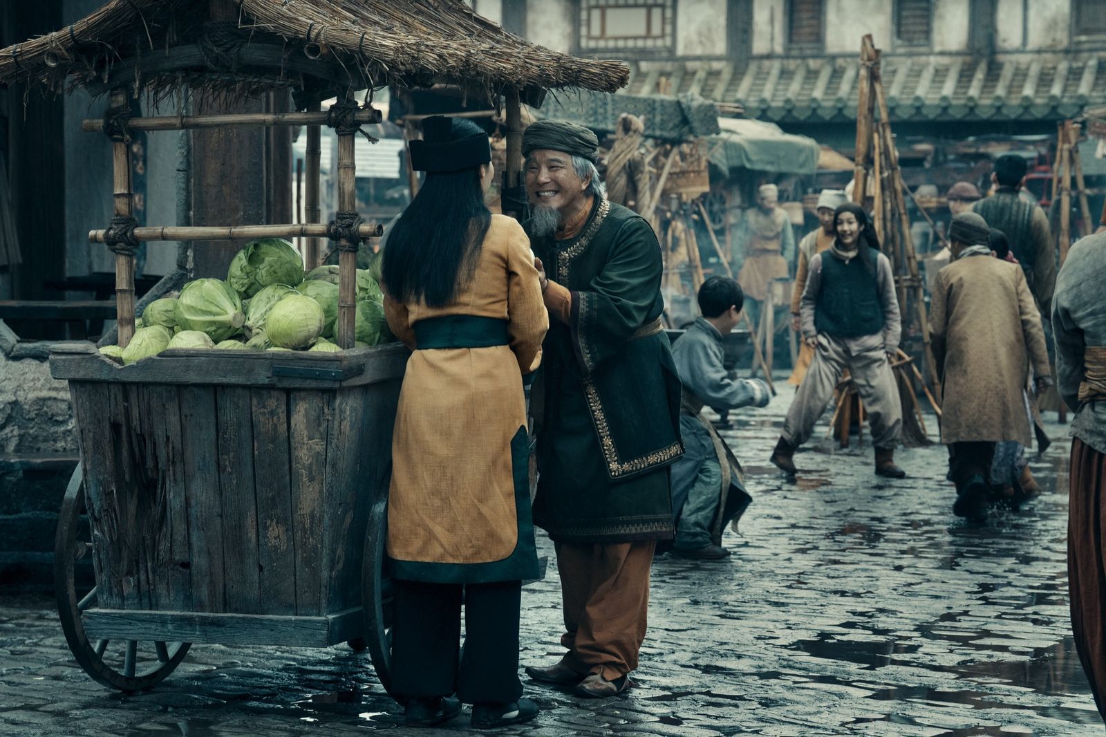 Das Schöne an dem Netflix-Remake: Die Serie bewahrt beliebte Elemente des Zeichentrickoriginals - wie den Kohlkopfmann (James Sie). (Bild: © 2026 Netflix / Katie Yu)