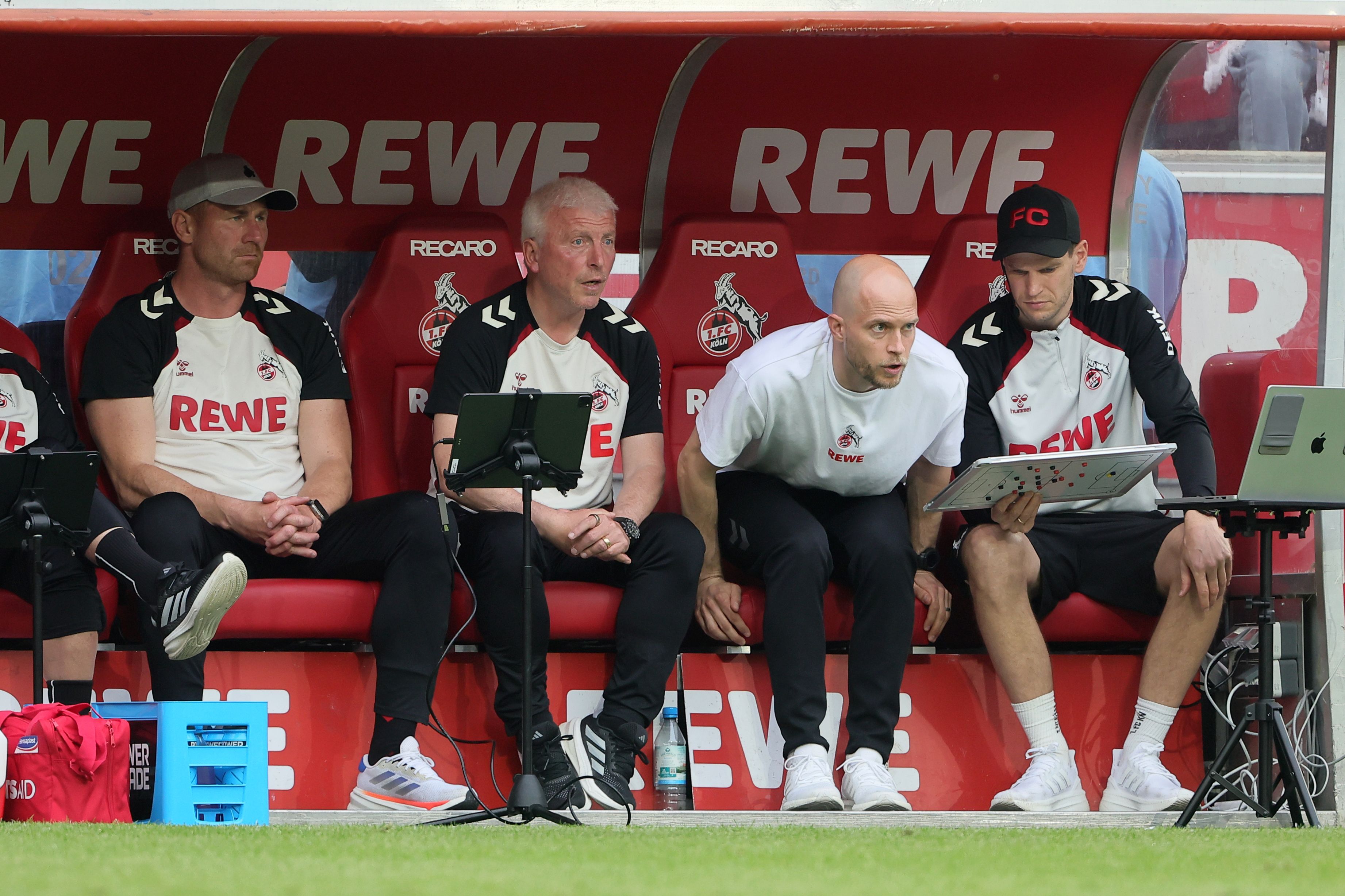 Lukas Sinkiewicz, Armin Reutershahn, Rene Wagner und Denis Huckestein beim Spiel gegen Heidenheim.