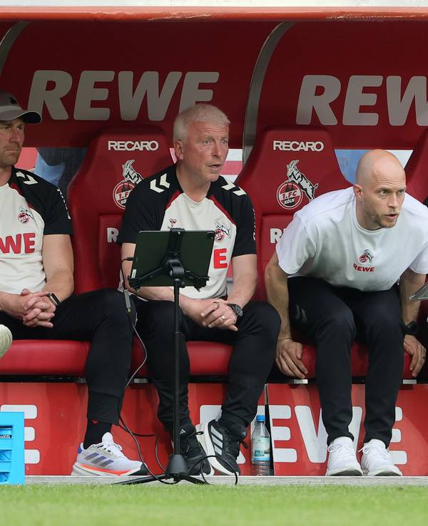 Lukas Sinkiewicz, Armin Reutershahn, Rene Wagner und Denis Huckestein beim Spiel gegen Heidenheim.