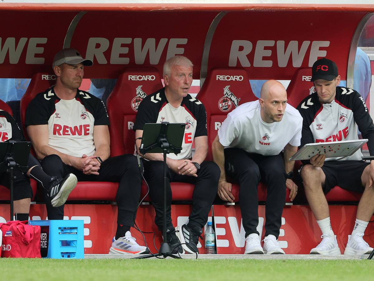 Lukas Sinkiewicz, Armin Reutershahn, Rene Wagner und Denis Huckestein beim Spiel gegen Heidenheim.