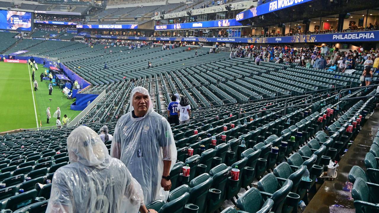 Das WM-Spiel zwischen Frankreich und dem Irak musste zwei Stunden lang unterbrochen werden.