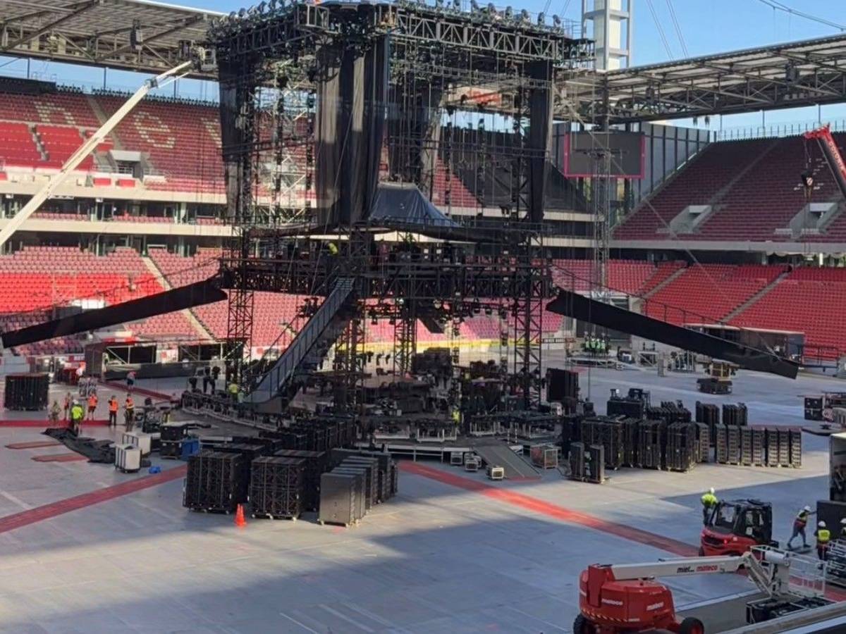 Blick auf den Bühnenbau von Helene Fischer in Köln.