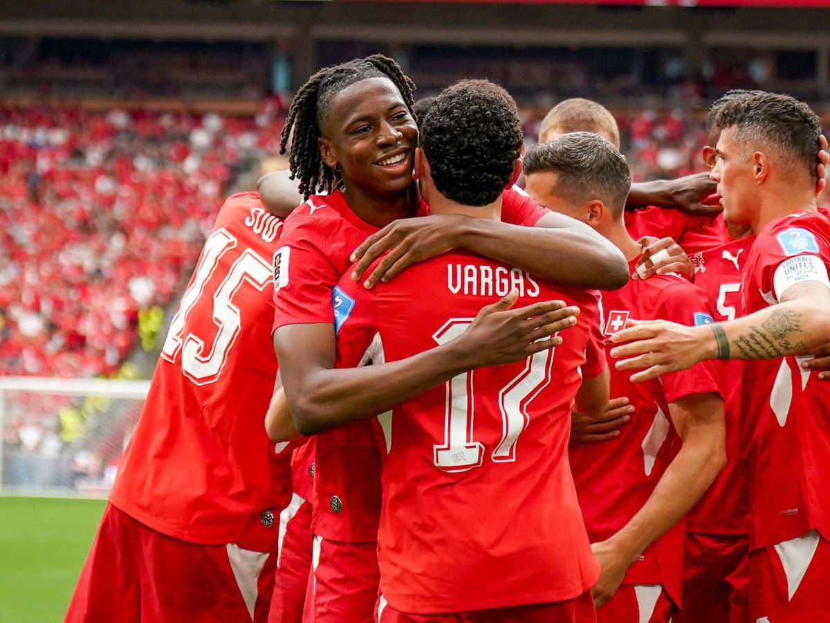 Die Profis der Schweiz jubeln bei der WM gemeinsam.