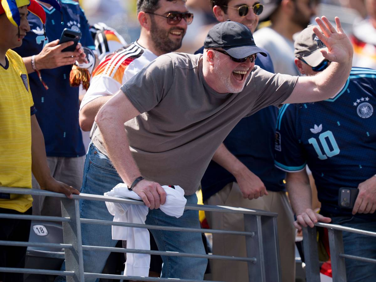 Stefan Raab beim WM-Spiel zwischen Deutschland und Ecuador.