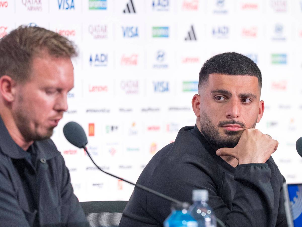 Der Bundestrainer auf der Pressekonferenz vor dem Spiel gegen Ecuador