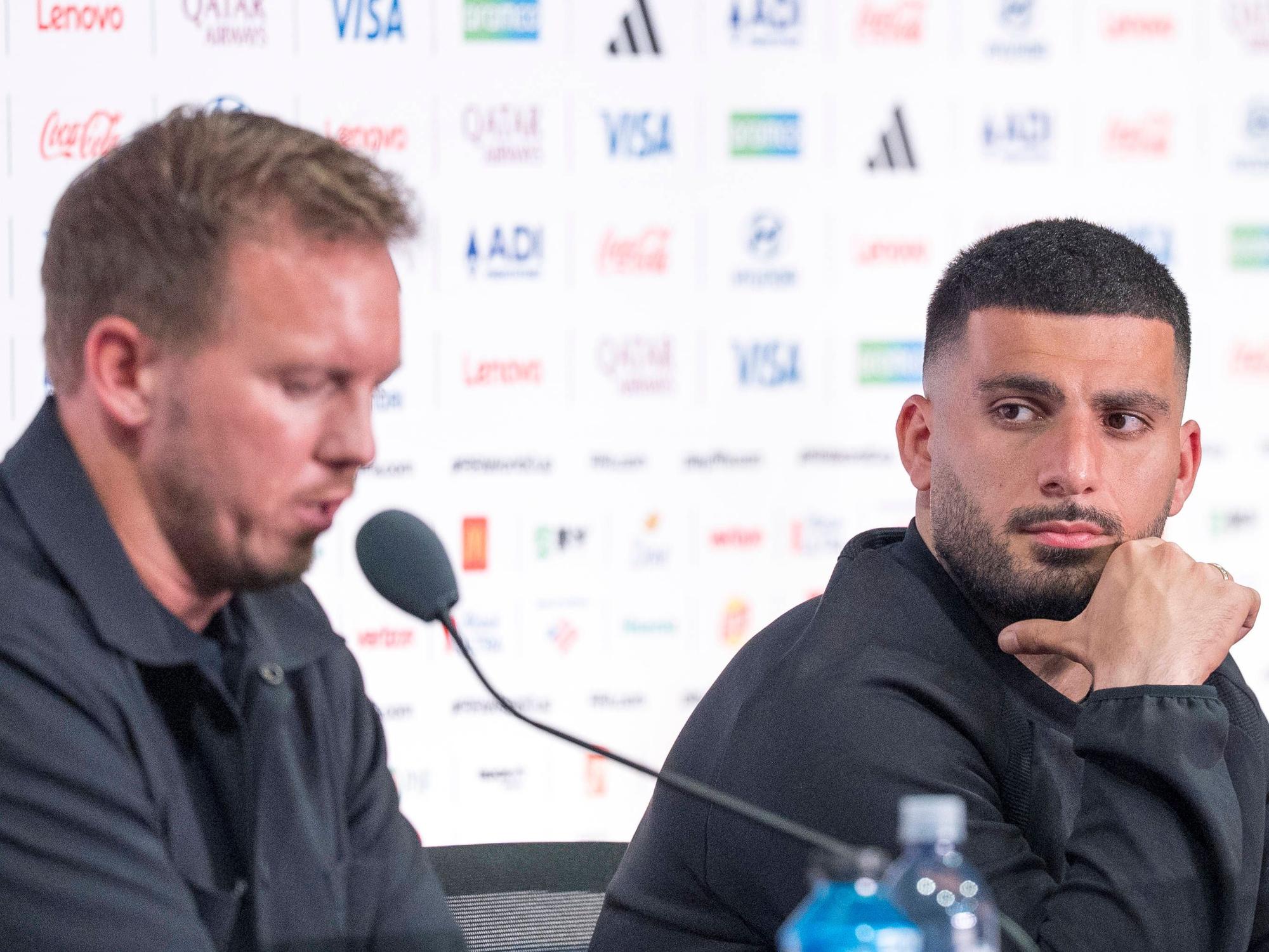Der Bundestrainer auf der Pressekonferenz vor dem Spiel gegen Ecuador