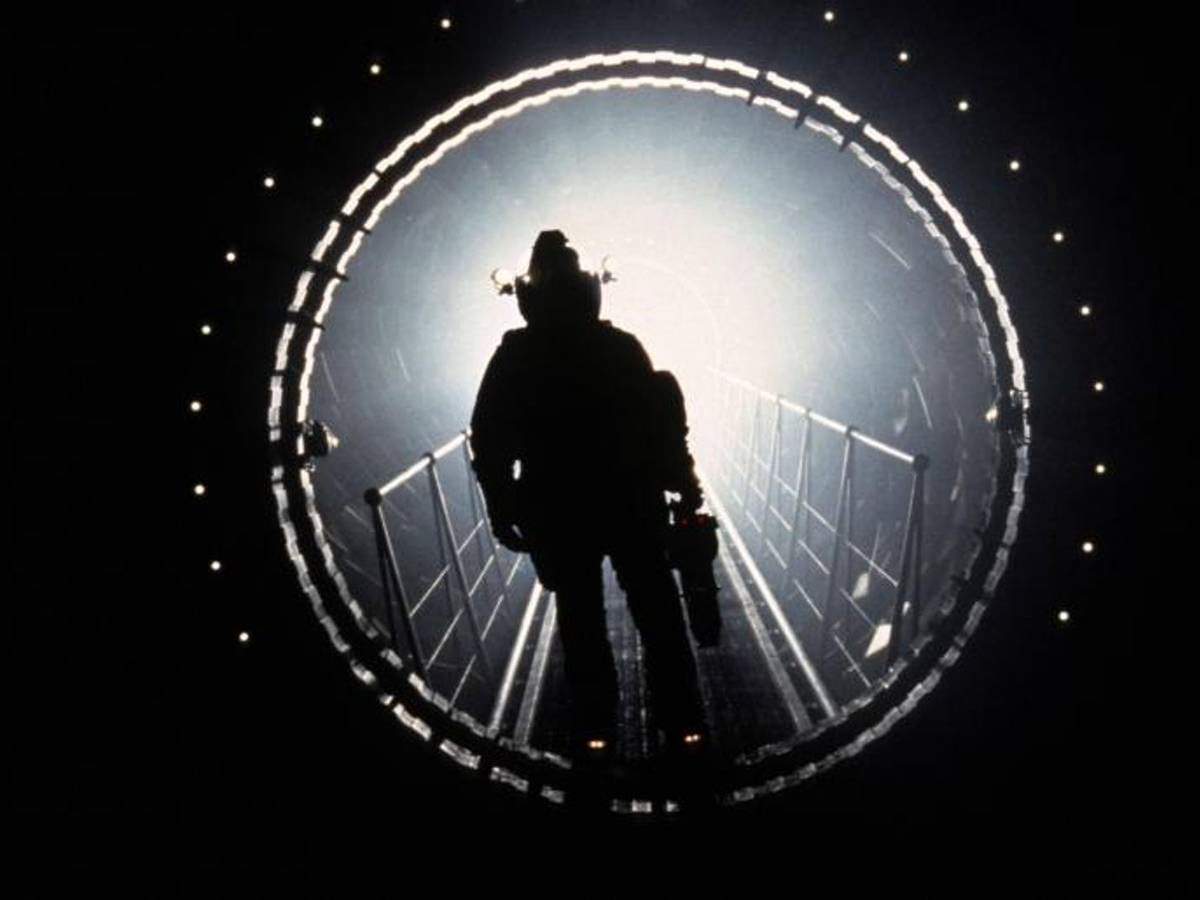 Mit einem Gravitationsantrieb kann die „Event Horizon“ in Sekundenbruchteilen von einem Ende des Universums ans andere reisen. Doch der Testflug wurde zum Horrortrip. (Bild: Paramount Pictures)