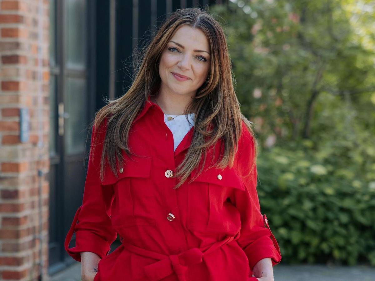 Anne Menden ist nach der Babypause ans GZSZ-Set zurückgekehrt. (Bild: RTL / Anna Riedel)