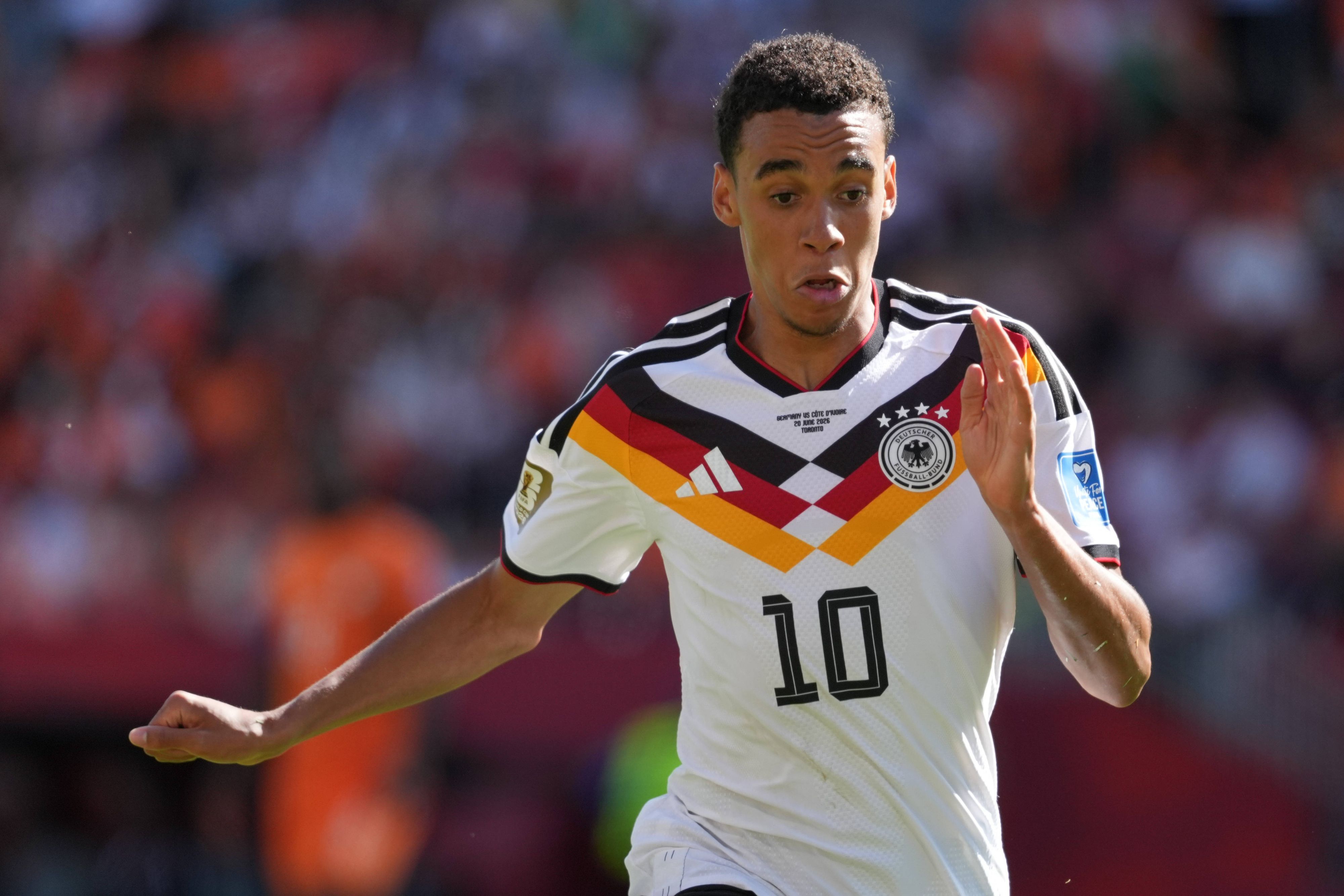 Jamal Musiala im DFB-Trikot von Adidas.
