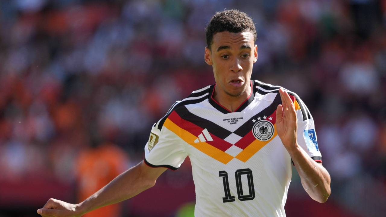 Jamal Musiala im DFB-Trikot von Adidas.