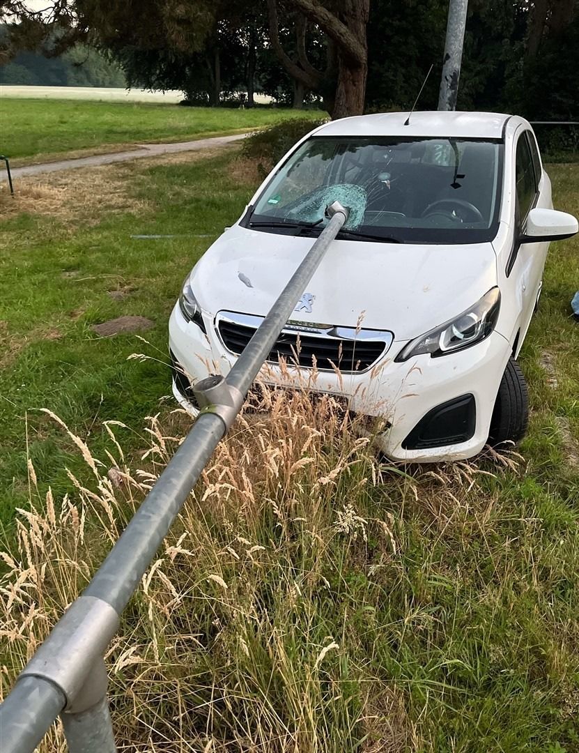 Riskantes Fahrmanöver eines Fahranfängers endet mit Unfall.