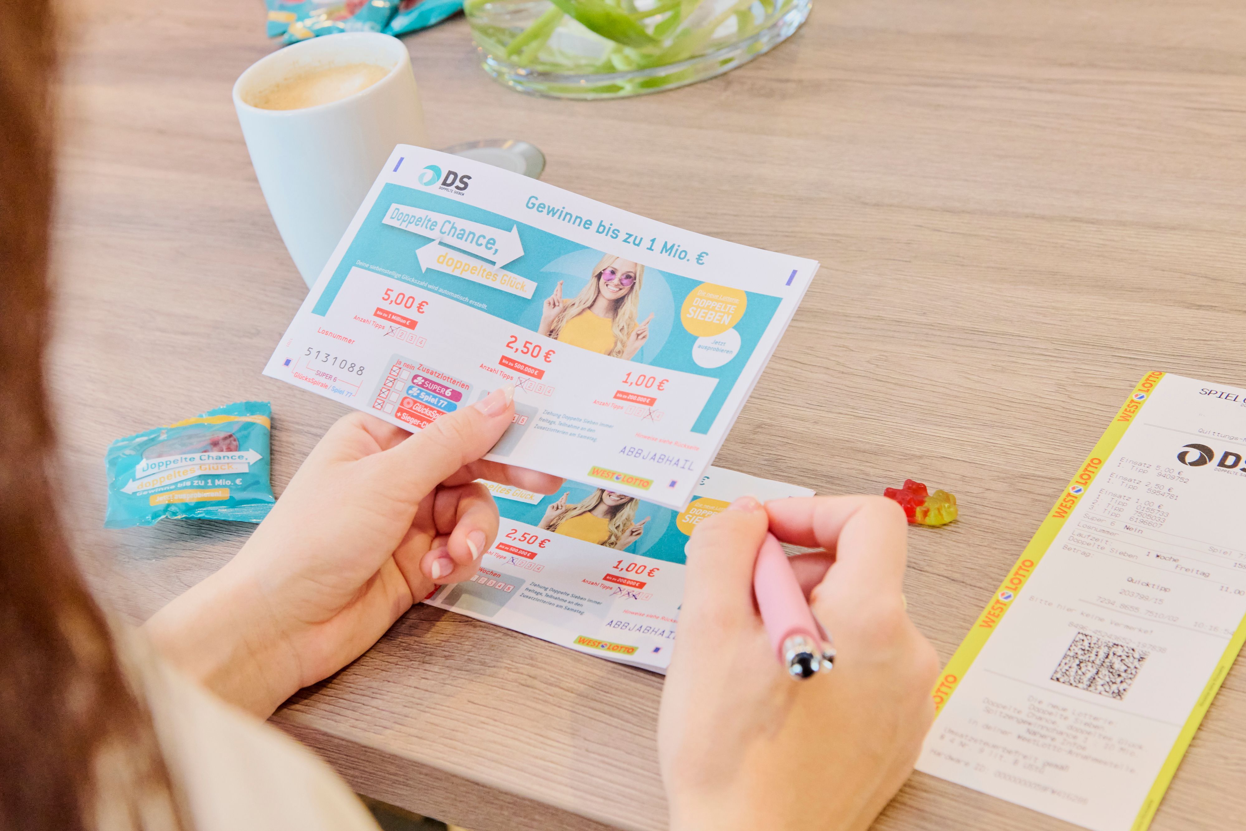 Bei der Doppelte Sieben kann man von beiden Seiten gewinnen. Spielbar in jeder WestLotto -Annahmestelle oder online unter www.westlotto.de.