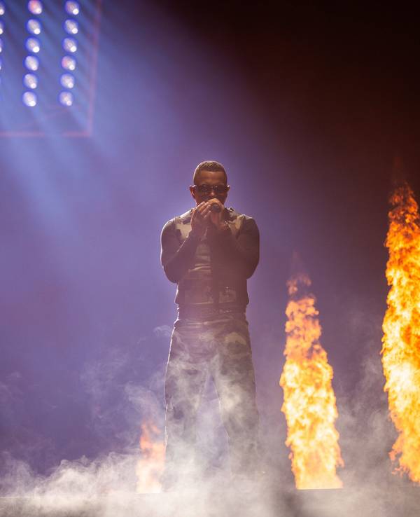 Rapper Luciano auf der Bühne.