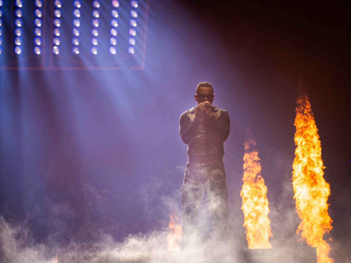 Rapper Luciano auf der Bühne.