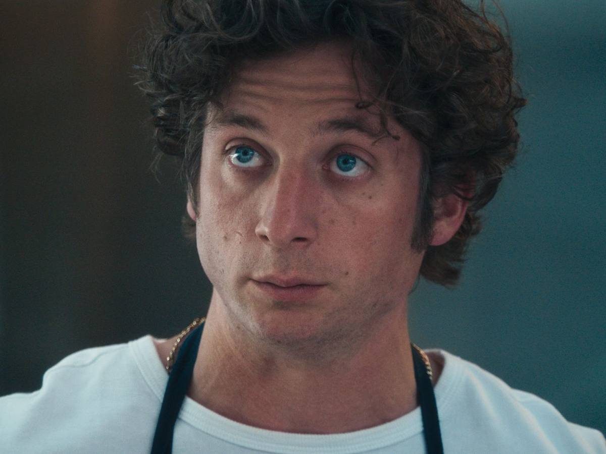 Schafft es das Restaurant „The Bear“ in der gleichnamigen Serie mithilfe des brillanten Kochs Carmen „Carmy“ Berzatto aus der Krise? Für die Hauptrolle in dem Serienhit wurde Jeremy Allen White mit mehreren Emmys und Golden Globes ausgezeichnet. (Bild: Disney+)
