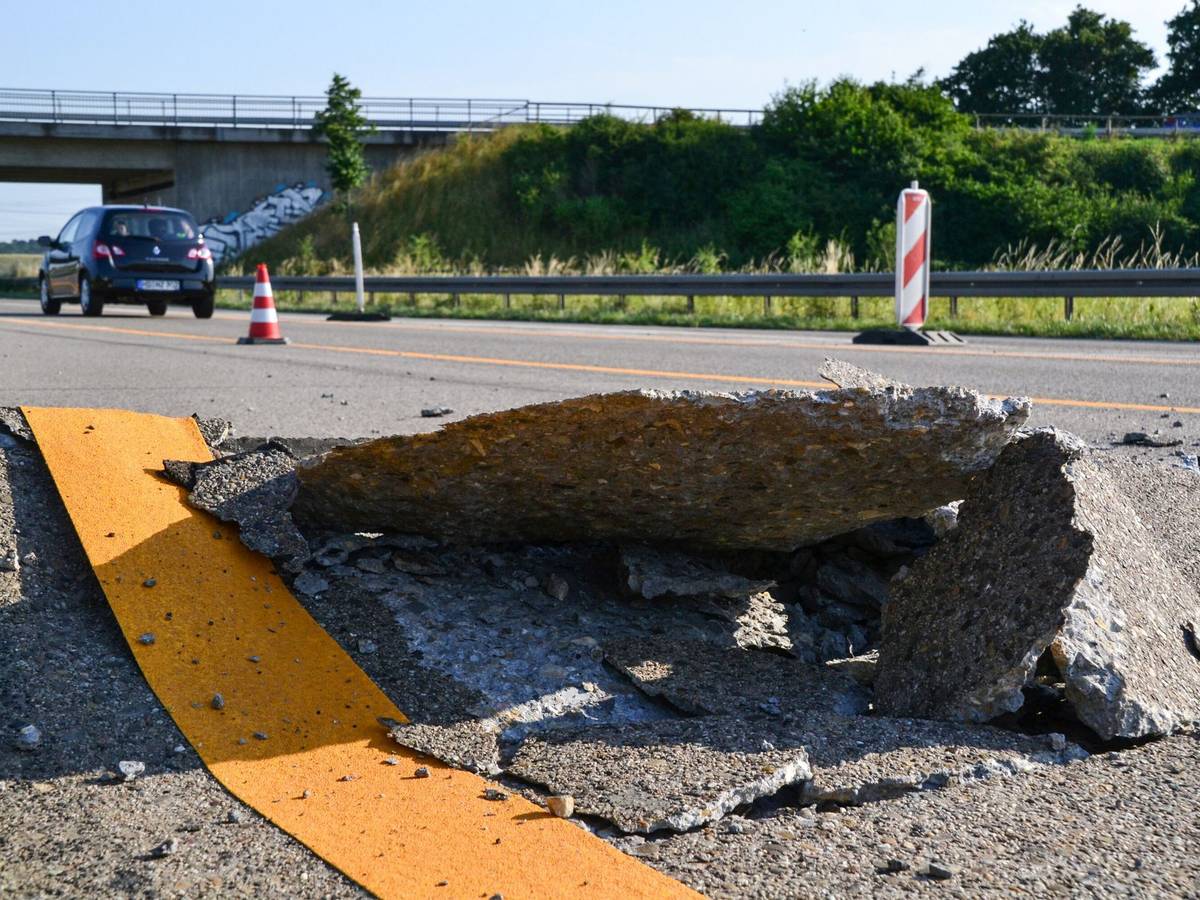 Extreme Hitze kann Beton- und Asphaltfahrbahnen beschädigen. (Archivbild)