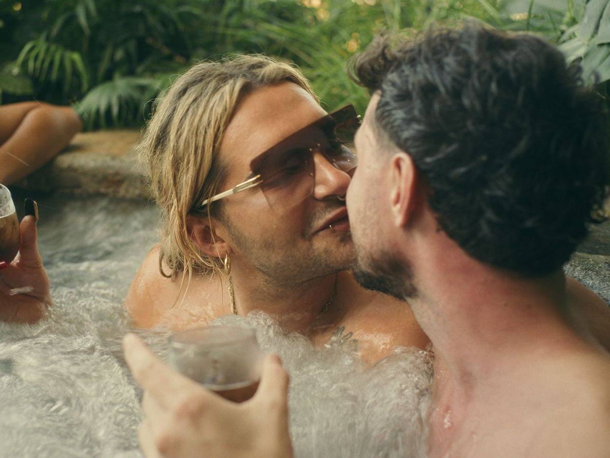 Der Flirt zwischen Bill Kaulitz (links) und Jannik Kontalis schlug hohe Wellen. (Bild: Netflix)