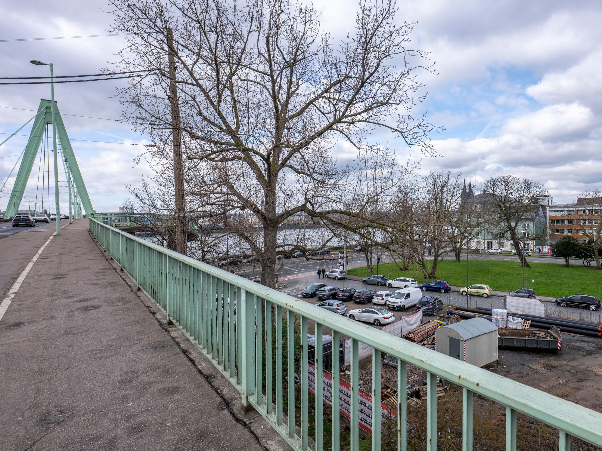 Das Gelände an der Severinsbrücke. Hier soll ein Hotel- und Bürogebäude entstehen.