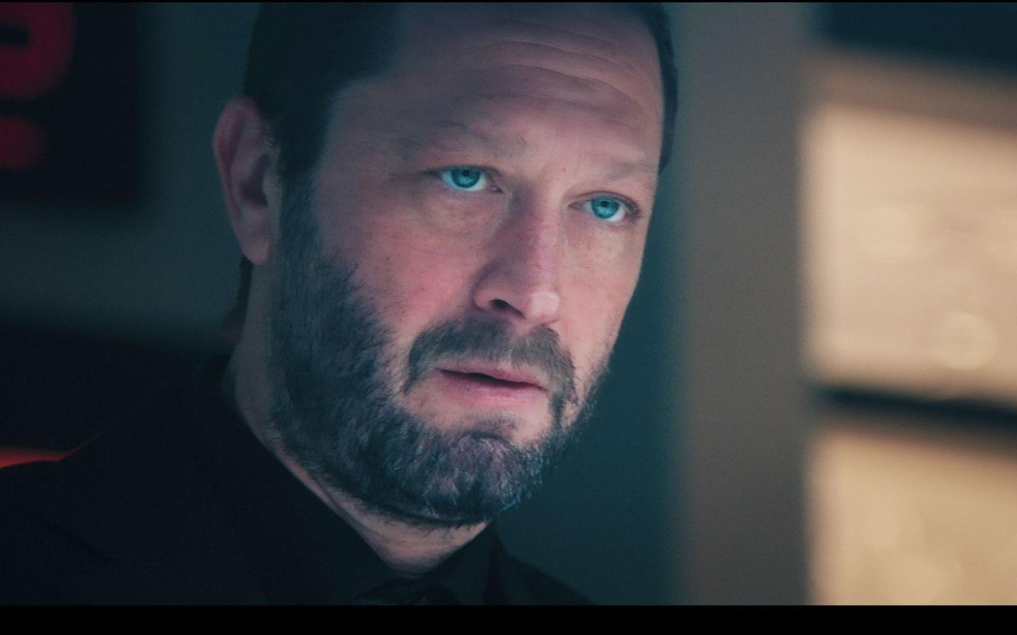 Cousin Richy (Ebon Moss-Bachrach) entwickelte sich zu einer - wenn nicht „der“ - Kultfigur der Serie. Darsteller Moss-Bachfrach gewann zweimal den Emmy als Bester Nebendarsteller einer (Comedy)-Serie. (Bild: Copyright, 2026, FX. All rights reserved.)