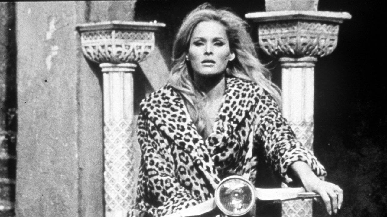 Eine Frau auf der Vespa