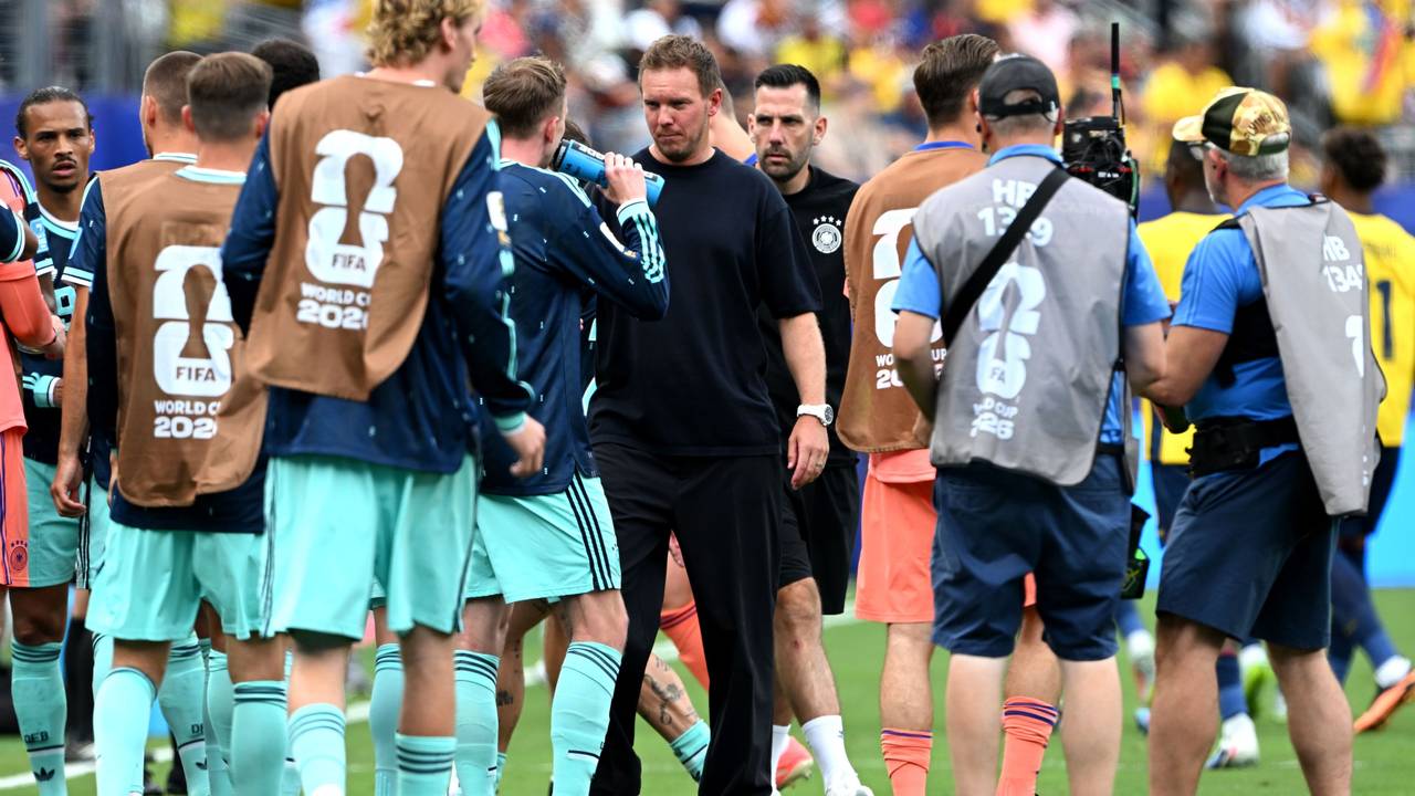 Julian Nagelsmann nach dem Deutschland-Spiel mit seinen Schützlingen.