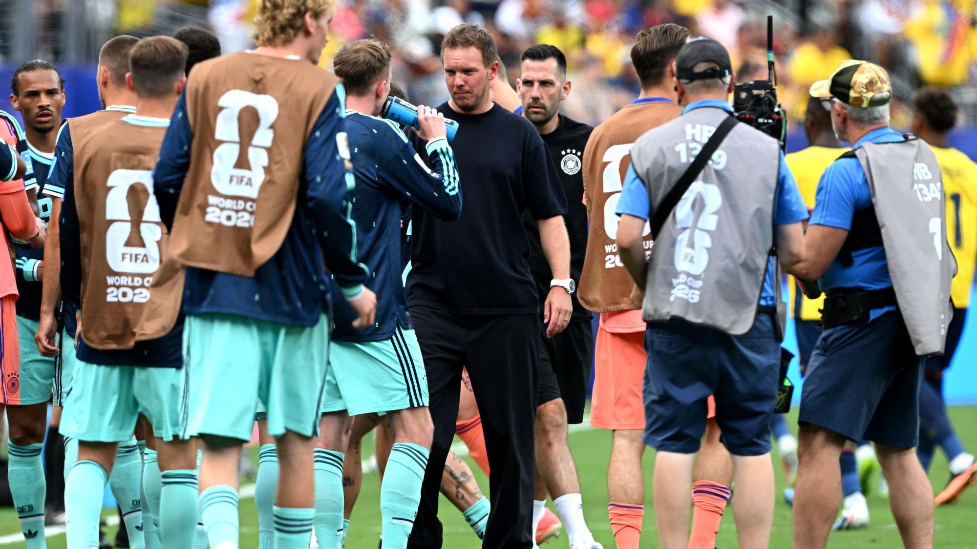 Julian Nagelsmann nach dem Deutschland-Spiel mit seinen Schützlingen.