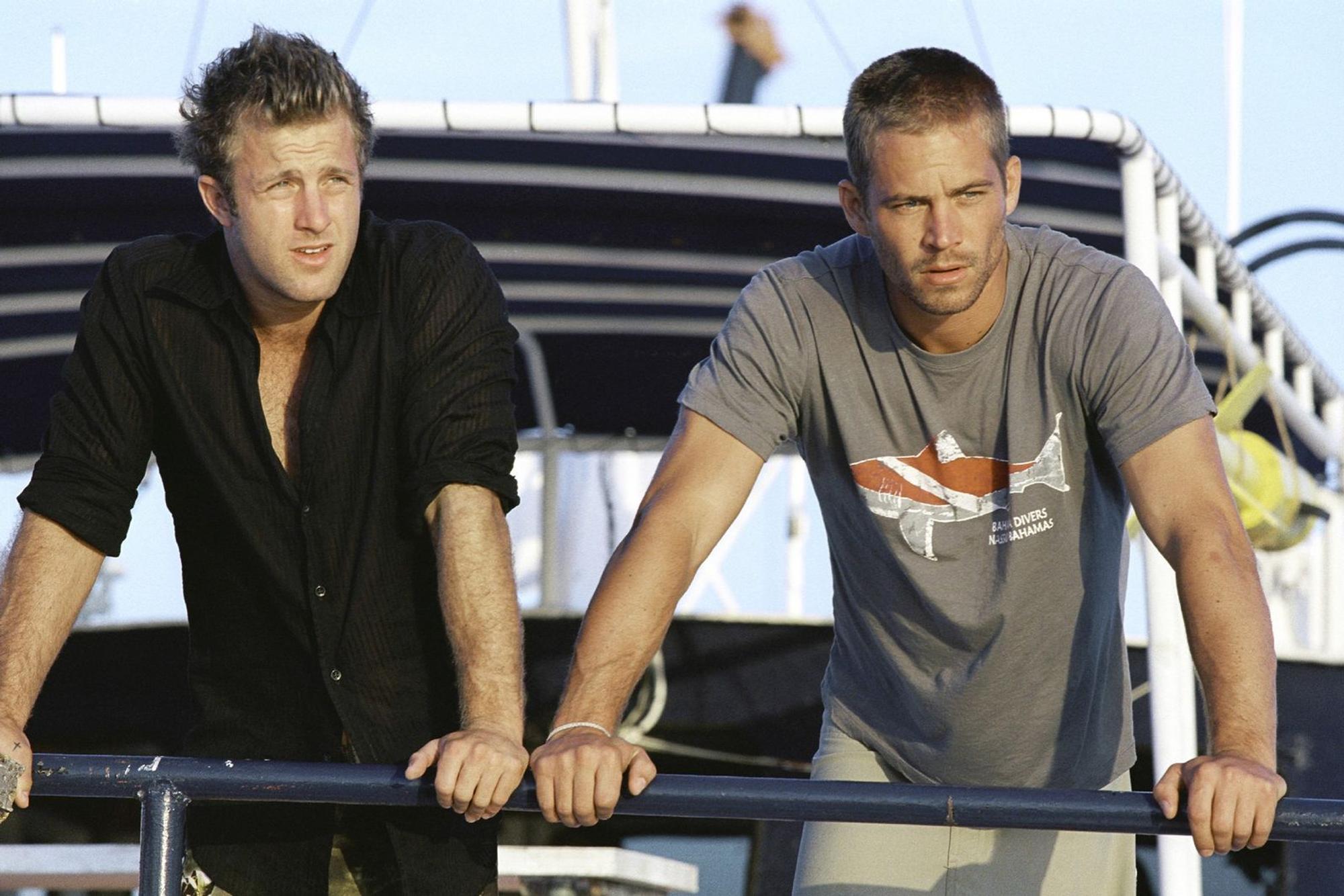 Träumen davon, eines Tages richtig reich zu sein: Rechtsanwalt Bryce (Scott Caan, links) und Tauchlehrer Jared (Paul Walker). (Bild: RTL / © 2005 METRO-GOLDWYN-MAYER PICTURES INC. AND COLUMBIA PICTURES INDUSTRIES, INC.. All Rights Reserved)