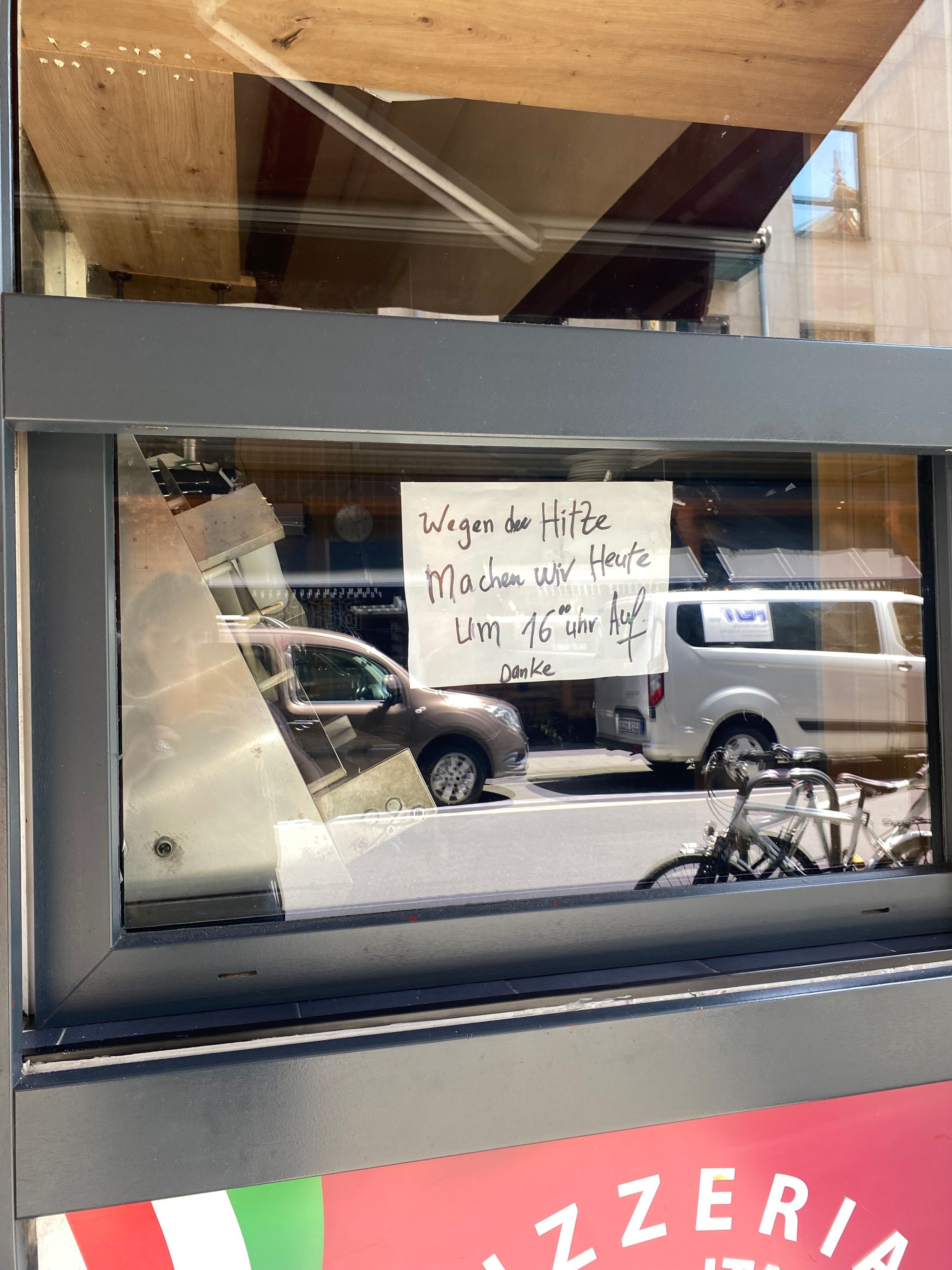 Die Pizzeria PiZz am Friesenwall reagiert auch auf die Hitze.