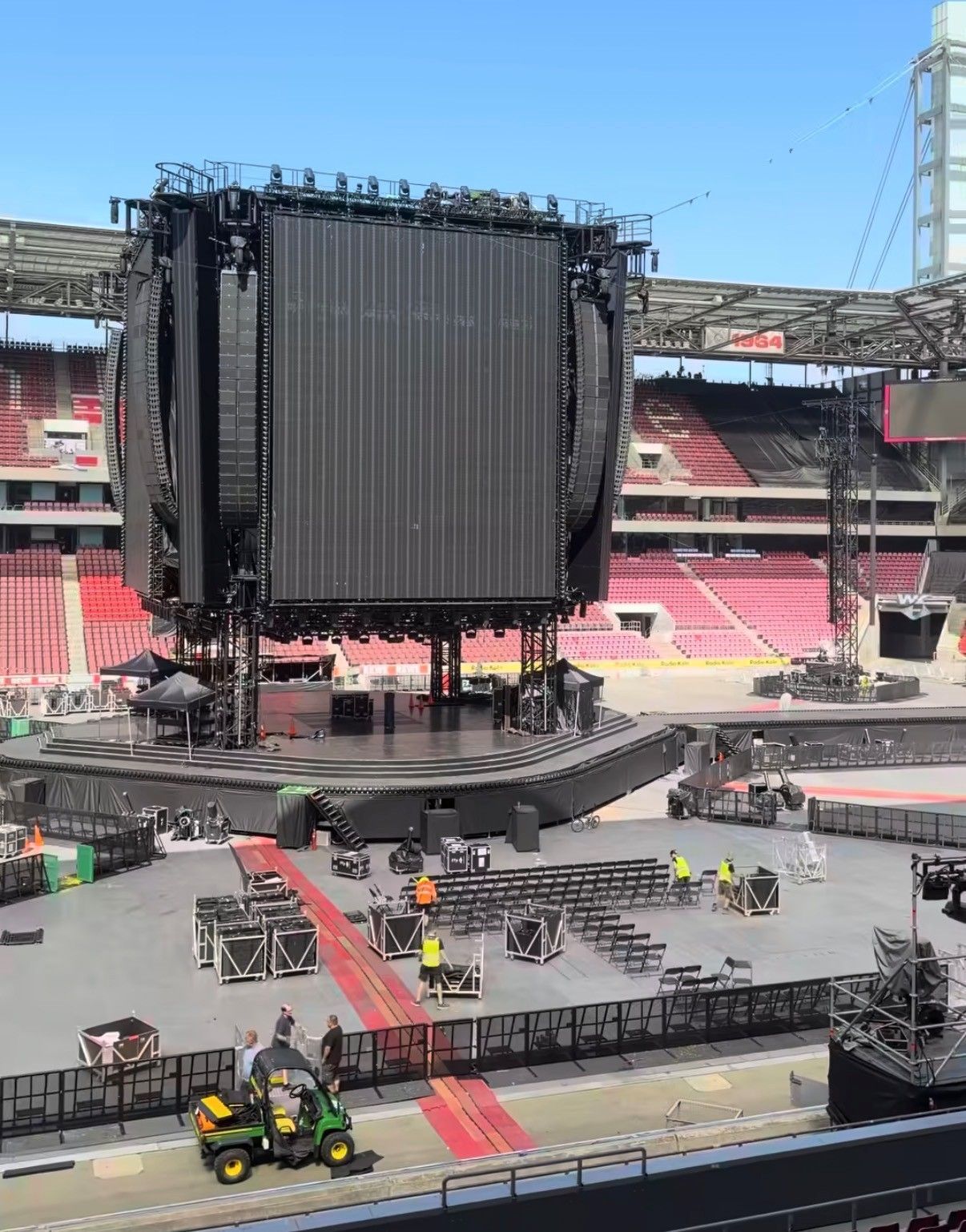 Blick auf den Bühnenbau von Helene Fischer in Köln.