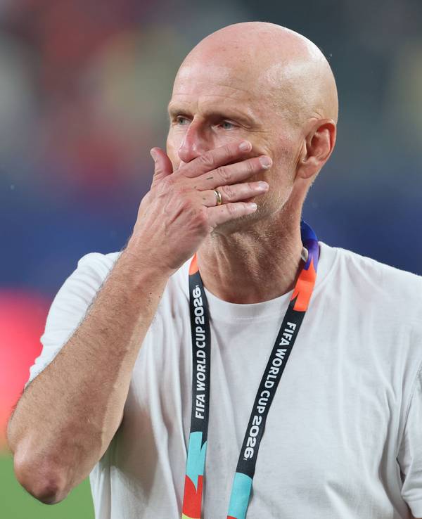 Stale Solbakken mit Geste.