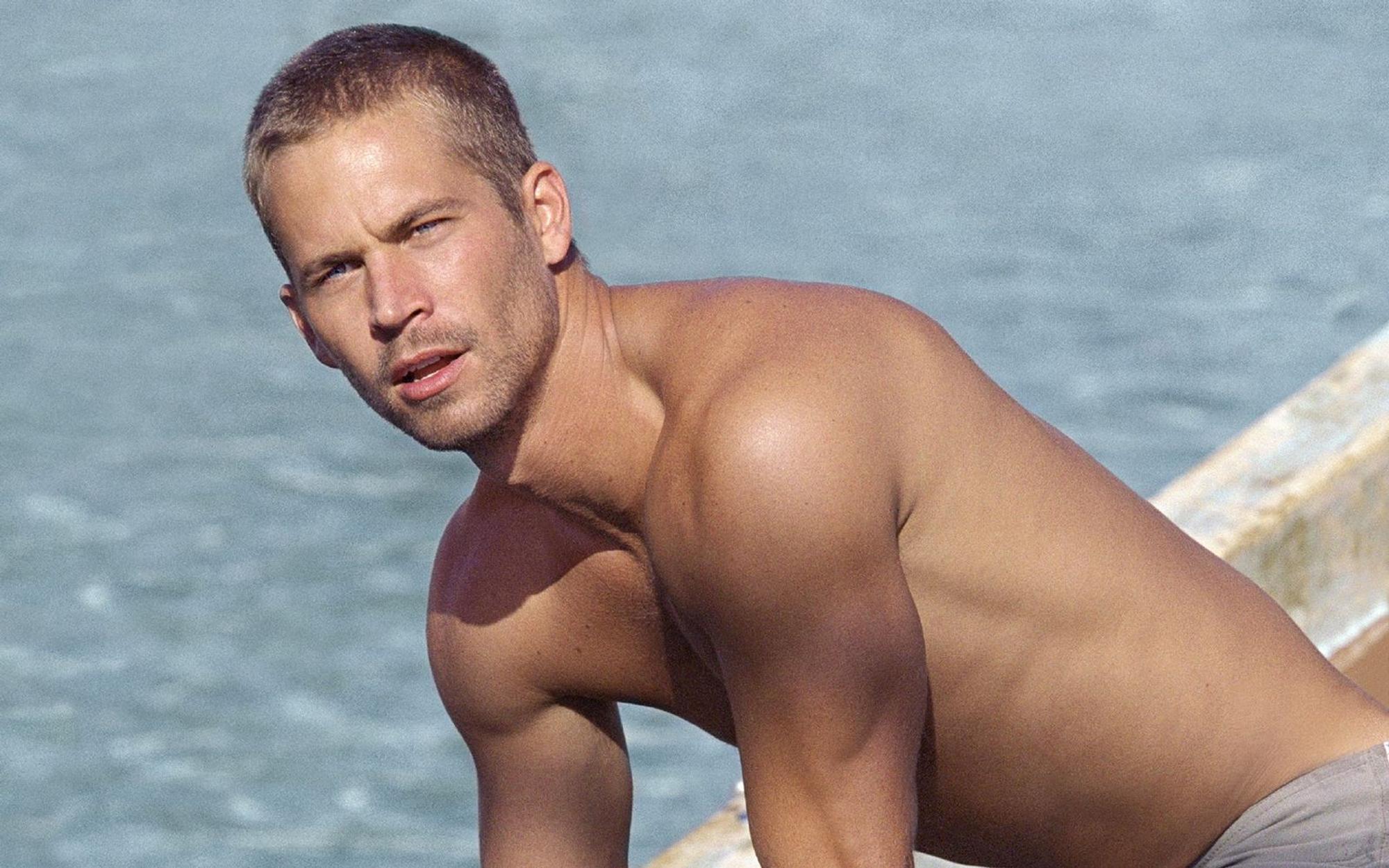 Tauchlehrer Jared (Paul Walker) gerät nach dem Fund des Flugzeugwracks ins Visier brutaler Gangster. (Bild: RTL / © 2005 METRO-GOLDWYN-MAYER PICTURES INC. AND COLUMBIA PICTURES INDUSTRIES, INC.. All Rights Reserved)