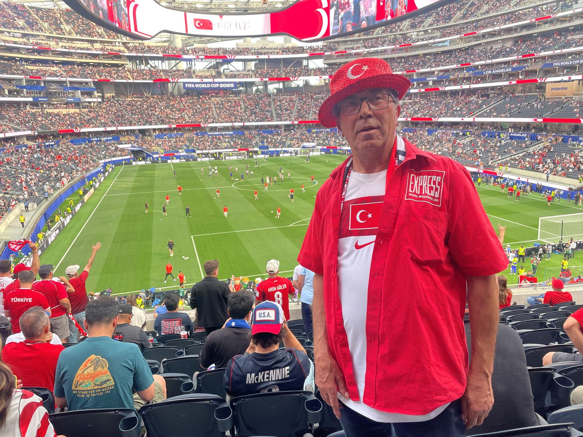Halil Cetin im Stadion von Los Angeles