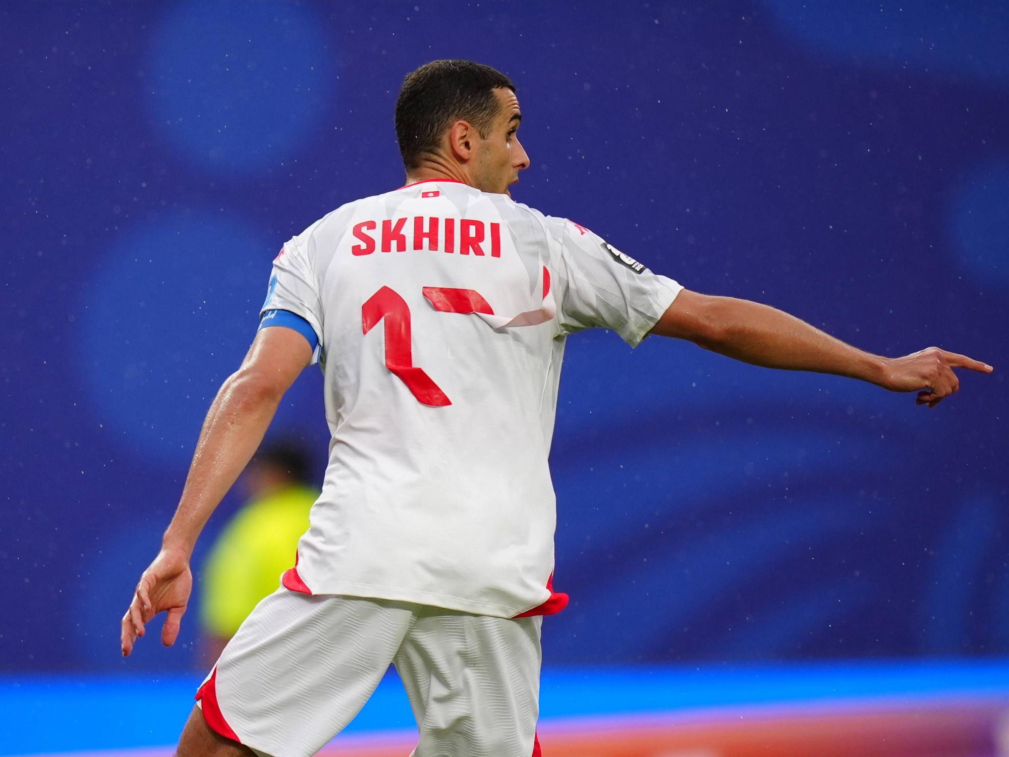 Die Rückennummer von Ellyes Skhiri löste sich im Verlauf der WM-Partie von Tunesien gegen die Niederlande vom Trikot.