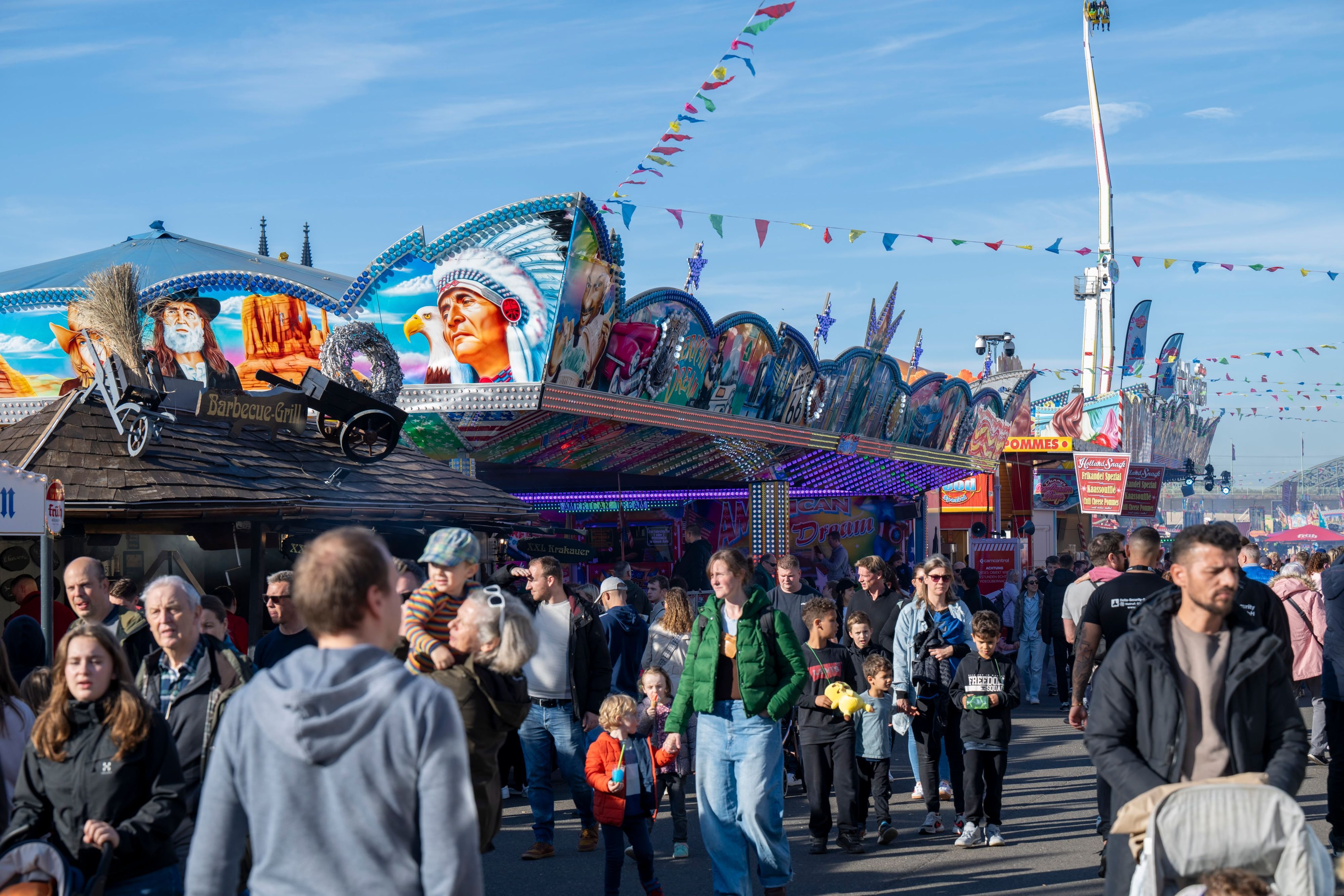 Die Herbstkirmes 2024 in Köln-Deutz. Vor zwei Jahren fand sie zuletzt statt.