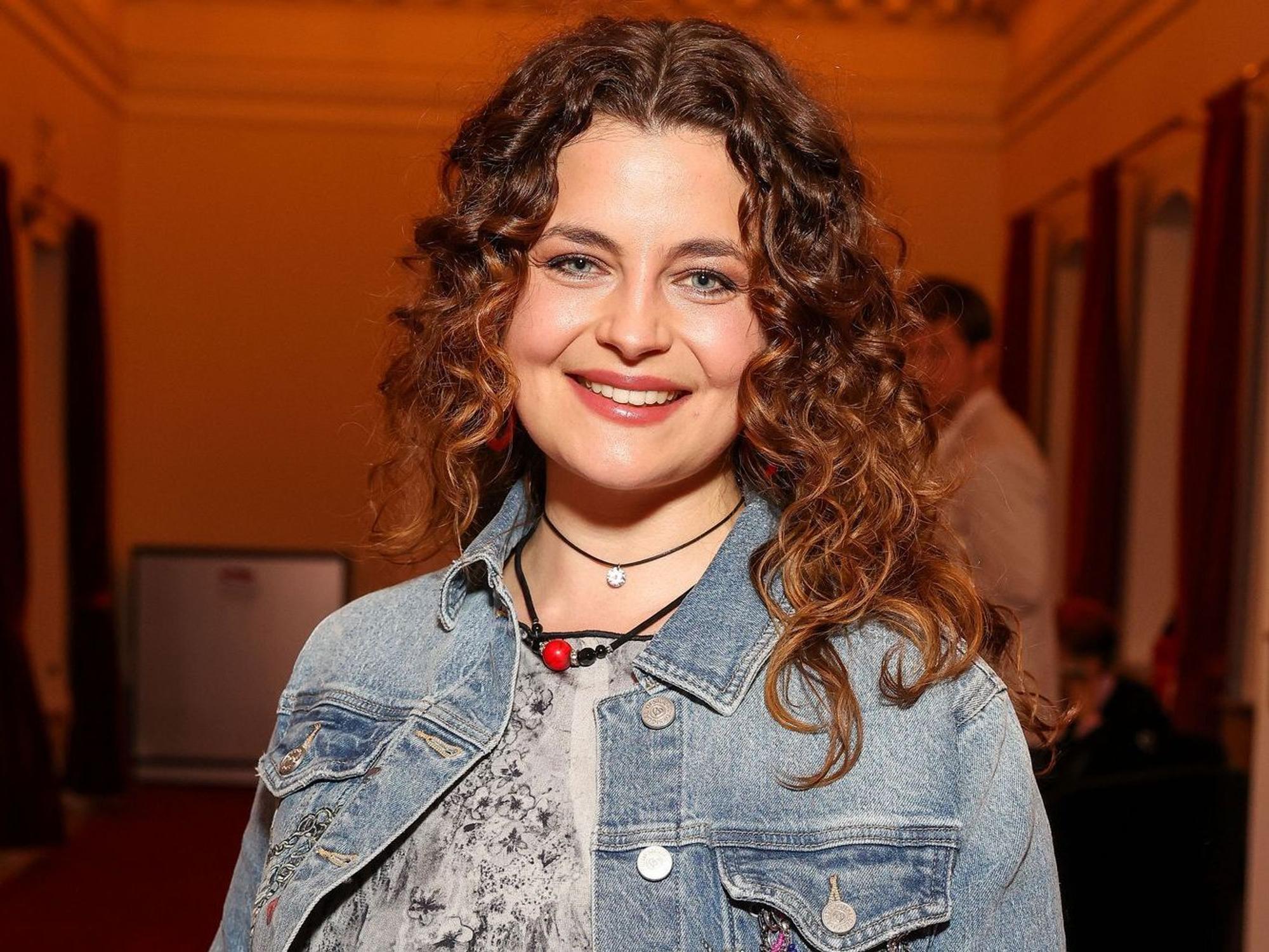 Schauspielerin Ronja Forcher hat darüber gesprochen, wie sie 14 Kilogramm abgenommen hat.