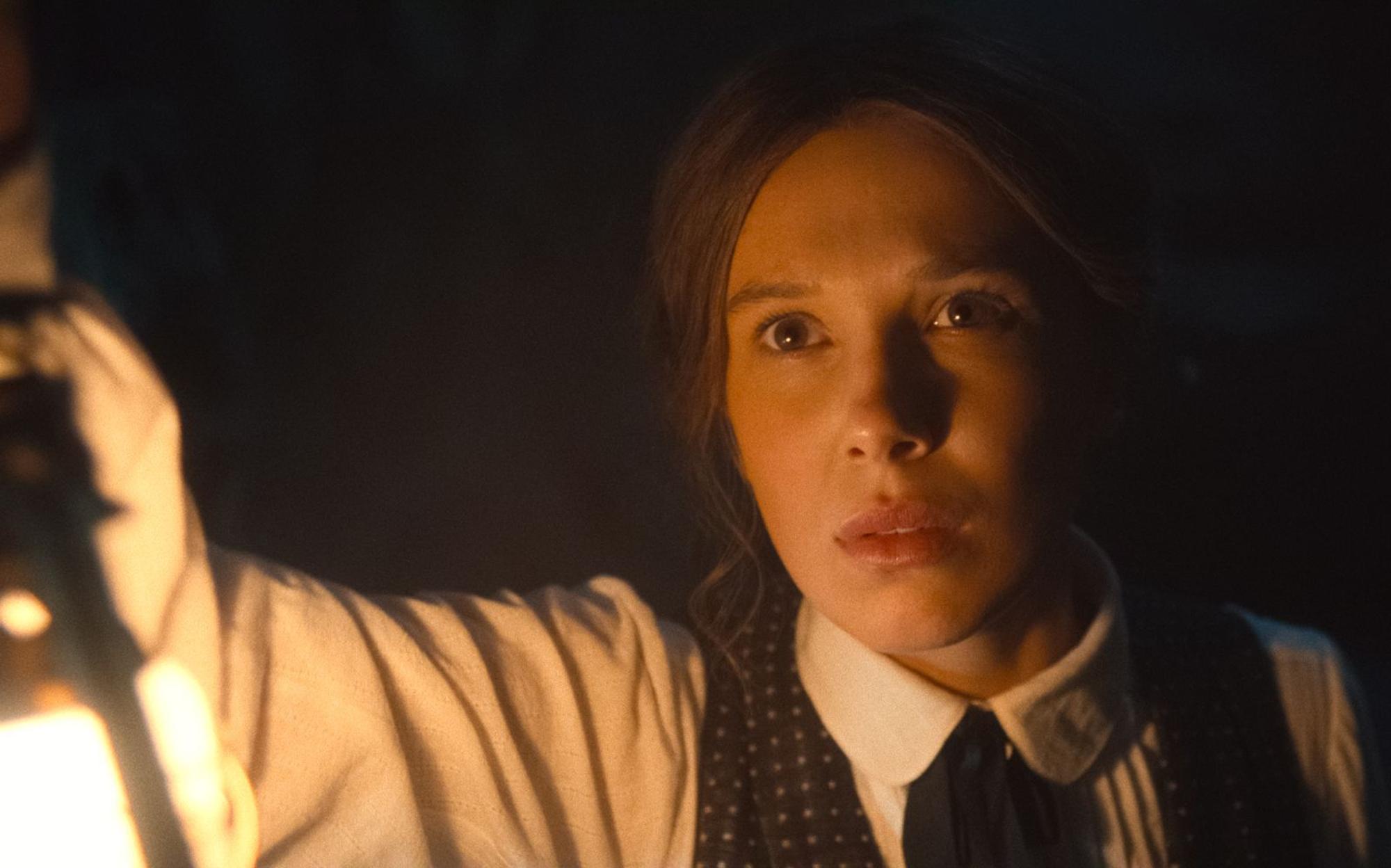 In ihrem dritten Film sucht Enola Holmes (Millie Bobby Brown) nach ihrem berühmten Bruder Sherlock. (Bild: 2026, Netflix Inc.)